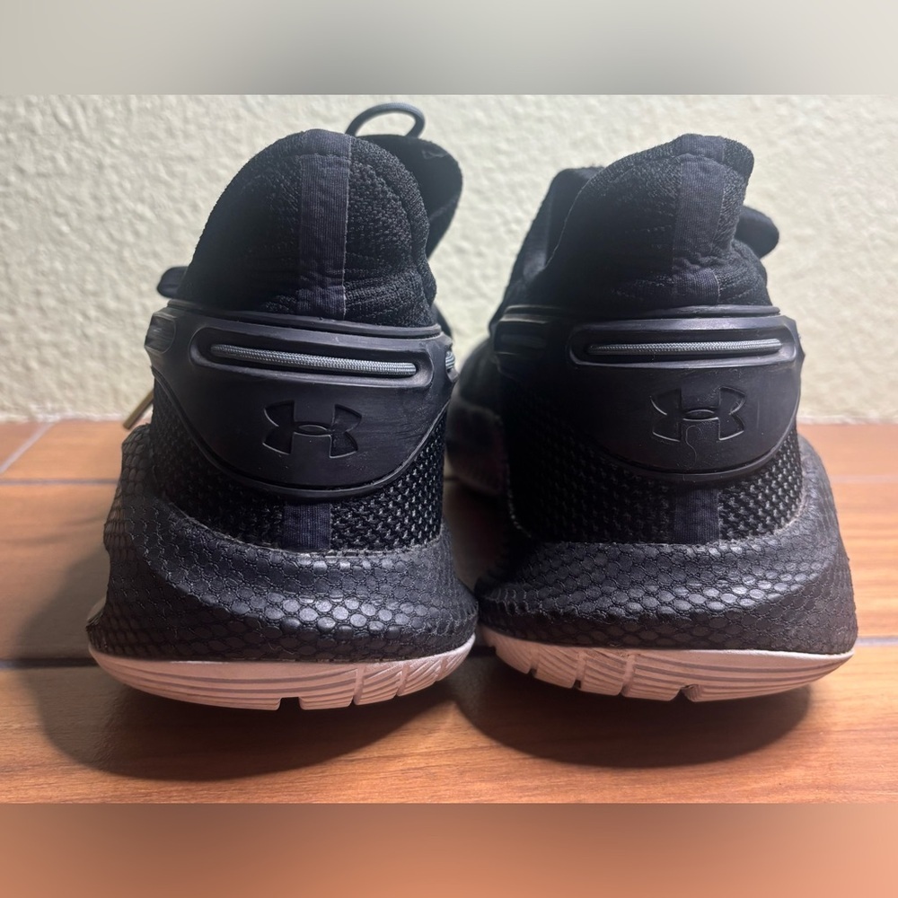 🔥Under Armour Curry 6 Team Basketball Sneakers Shoes Black, White, Gold Size: 11 - Picture 3 of 6